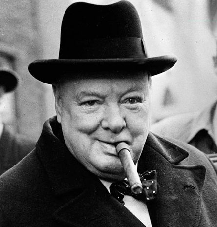 Churchill con su puro emblemático.